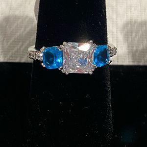 NEW!! SO PRETTY! 925 silver ring